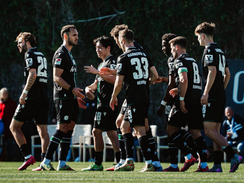 德乙——汉诺威96vs杜塞尔多夫比分推荐 汉诺威96主场强势，杜塞尔多夫近期迎来三连胜