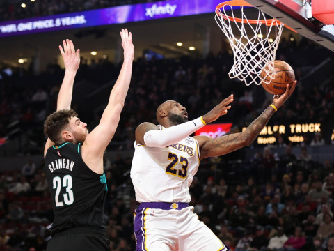 湖人客场力克掘金！湖人排名从西部第七跃升至第五位，将森林狼挤入了附加赛区