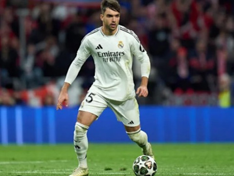 记者：阿森西奥受到撞击受伤离场，球员右胫骨感到剧烈疼痛非常不适