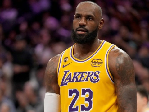 詹姆斯谈没有入选全明星首发：没有，我一点反应都没有