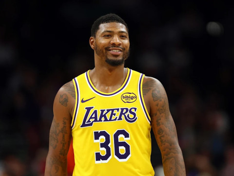 斯玛特：交易截止日前打八连客场很难，可能下一刻就有人被交易走