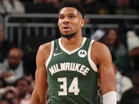 字母哥赛后怒批队友！直言有人打球太独 一门心思只想自己出手