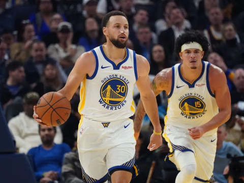 库里：所有人都很难接受当下所发生的这一切，只要我还站在球场上，我们就永远有赢球的机会