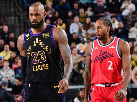 快船拒湖人26分逆转！小卡复出哈登18+10引7人上双 詹东55+16