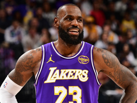 詹姆斯回应ESPN报道：那些东西根本影响不到我 和珍妮一直互相尊重