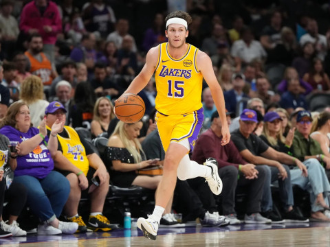 湖人主帅：里夫斯已经将3V3对抗训练纳入复出备战计划中，在实战训练中的状态十分理想