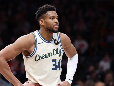 字母哥沮丧情绪达到顶点！雄鹿紧张氛围前所未有 球队内部有分裂苗头