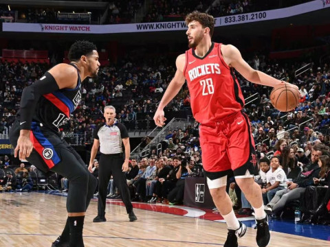 半场0板+全场1板！申京再被火蜜疯狂炮轰：软弱无能 空有6尺11身高