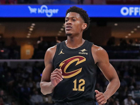 骑士、国王、公牛达成三方交易：亨特赴萨城，施罗德&埃利斯东游