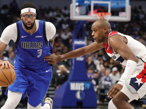 Shams：独行侠将戴维斯交易至奇才，得到米德尔顿等四名球员以及2个首轮+3个次轮