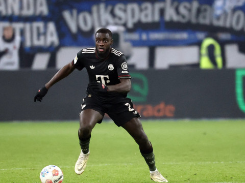 拜仁正致力于在续约谈判中掌握更多主动权，面对于帕的态度球队曾一度撤回报价