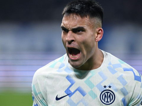 齐沃：劳塔罗是我们的队长，拥有强烈的荣誉感与进取心。他深爱这家俱乐部，配得上一切赞誉