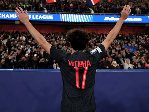 皇家马德里对巴黎圣日耳曼中场球员维蒂尼亚表示欣赏，球员转会可能性非常小