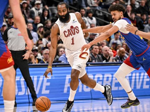 哈登绝平三分+米切尔两罚准绝杀！骑士双核54分逆转掘金 约基奇空砍三双