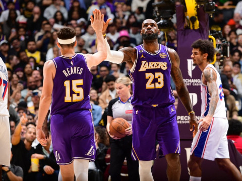 明日NBA常规赛湖人背靠背迎战马刺 ESPN预测湖人胜率低至37.3% 马刺胜率高达62.7%