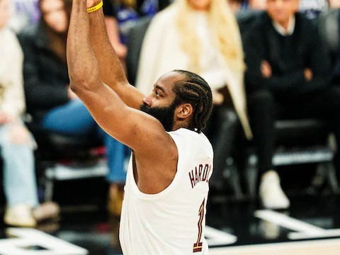 两场都命中关键三分！哈登加盟骑士后的前两场比赛球队全部取胜！