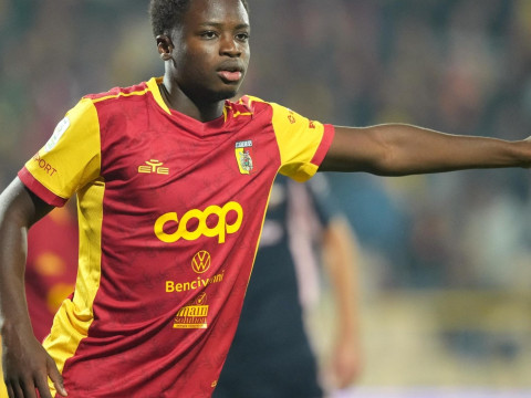 AC米兰外租小将阿尔法乔·西塞遭遇肌肉伤势预计缺席球队比赛30至40天