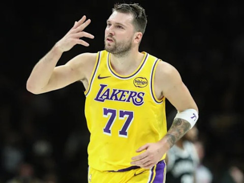 湖人记者：东契奇在周二已经恢复跑步训练，他希望能够出战周一的NBA全明星赛