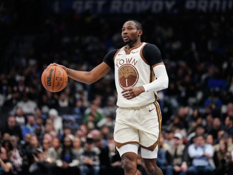 美记：库明加去年夏天因为续约的事情导致球队无法签球员，这件事让科尔感到十分沮丧