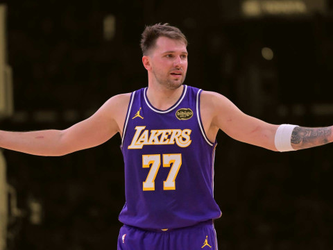 明日NBA常规赛湖人vs独行侠 湖人伤病报告出炉！艾顿出战成疑 东契奇缺席