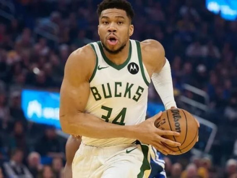 雄鹿官宣字母哥缺战全明星赛！福克斯顶替入选 鲍威尔将调整至世界队