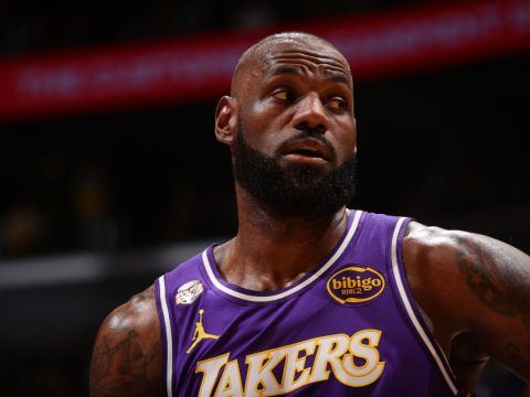 升西部第5！湖人大胜送独行侠9连败 詹姆斯复出28+10+12创纪录