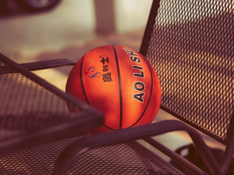 上海男篮连续两届夺得俱乐部杯冠军 豪取200万元奖金！