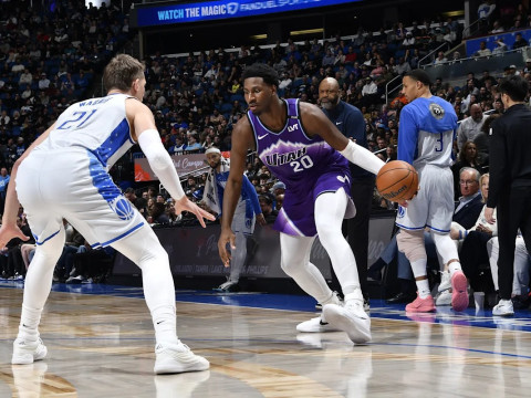 美记：小贾伦·杰克逊的伤势在交易后体检中被发现，但他希望为爵士出战几场比赛并请求球队保密