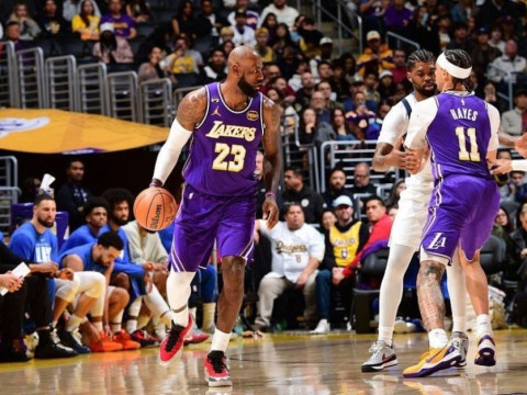 詹姆斯回应历史最老三双：和年轻人对抗很酷 率湖人铸24胜0负纪录