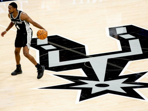 福克斯递补全明星休媒不满：故意将哈登排除在外！晒数据证萧华偏见