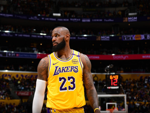 詹姆斯连续4场比赛助攻上双，超越斯托克顿创下NBA历史上40岁及以上球员最长连续助攻上双纪录！