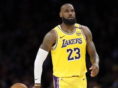 湖人在全明星赛前的战绩定格在33胜21负，与上赛季同期战绩完全相同