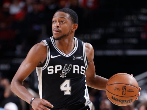 NBA官方：福克斯将顶替因伤缺席的字母哥，出战本届全明星正赛