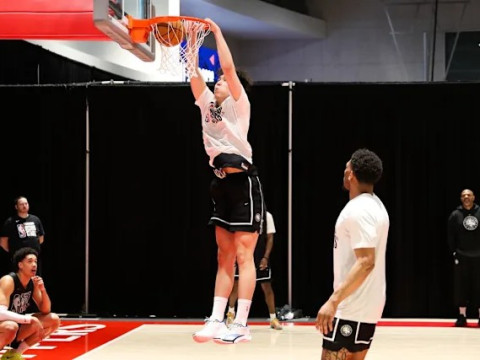 今日NBA全明星新秀赛！杨瀚森替补出战8分钟，砍下10分2篮板刷新了他在NBA中的个人单场最高分