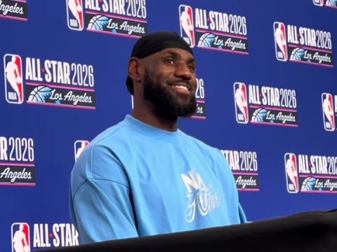 詹姆斯全明星采访实录：我更喜欢东西部对抗赛制 湖人冲冠关键在健康