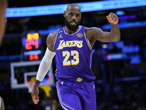 留队退役巡演？队记曝如果詹姆斯想征战第24季 湖人欢迎他回归