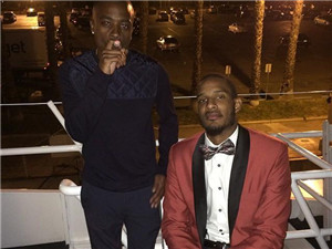 9.18霍华德与鲍威尔赴一所学校训练，与妹子们打招呼