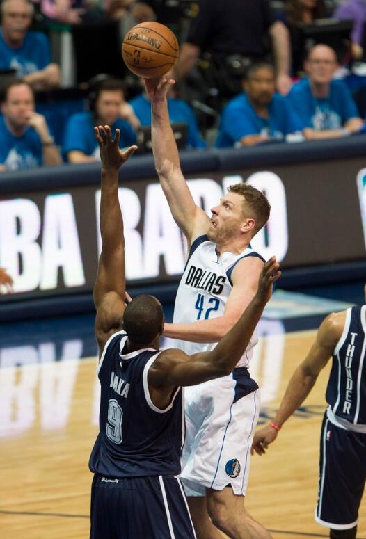 2016年NBA季后赛：李右脚足底筋膜撕裂 将缺席