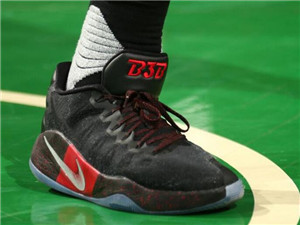 NBA季后赛战靴精选：谁穿了Air Yeezy 2？