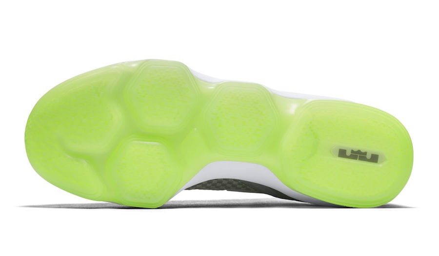 Dunkman配色詹姆斯战靴粉墨登场 LeBron 14