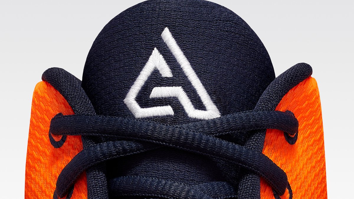 三角形logo的鞋子图片