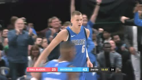 【NBA集錦】庫里分球有甩鍋嫌疑 波爾津吉斯接鍋超遠(yuǎn)三分