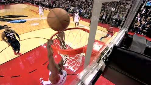 【NBA集錦】范弗里特飛檐走壁奔襲前場 伊巴卡硬抗防守補籃命中