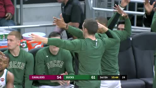 【NBA集锦】毕竟三分大队 马修斯快速三分出手引爆替补席