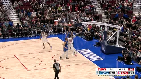 【NBA集锦】死亡缠绕再现江湖 小卡抢断东契奇助攻帕特森篮下打进