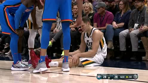 【NBA集錦】博格達(dá)諾維奇與對(duì)手小擦碰崴腳 在隊(duì)友攙扶下返回更衣室