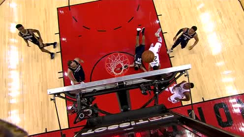 【NBA集錦】神奇狀態(tài)正在延續(xù) 范弗里特空中失衡上籃2+1
