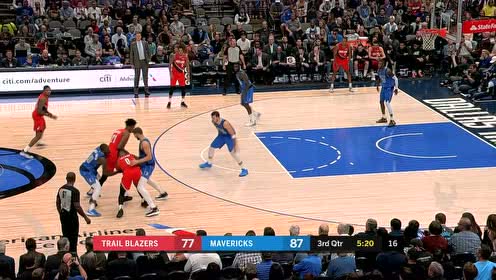 【NBA集錦】利拉德長驅(qū)直入插禁區(qū) 撕破防守上反籃