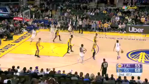 【NBA集锦】压哨三分命中！ 库里底角埋伏一箭穿心