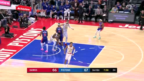 【NBA集锦】反击快攻狂秀操作 特雷杨助飞亨特双臂炸筐